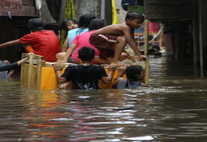 Ribuan KK Di Bantaran Sungai Ciliwung Terdampak Banjir